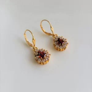 עגילי גולדפילד 'דיאנה' נופלים בשילוב אבן אדומה וזירקוניה