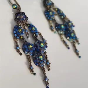 עגילי מיכל נגרין בשילוב אבנים כחולות מיוחדות