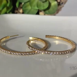 עגילי חישוק גדולים בשילוב אבני זירקוניה