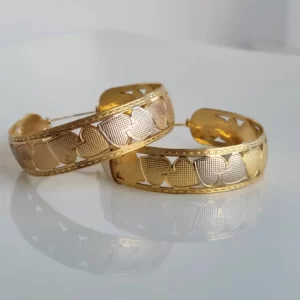 עגילי חישוק ציפוי זהב בעיטור לבבות