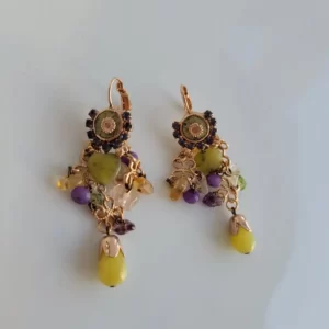 עגילים מיוחדים בשילוב אבני חן שונות