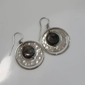 עגילי כסף 925 תלויים חישוק בתוך חישוק בשילוב אבן אוקינס לא מעובדת