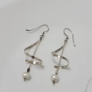 עגילי כסף 925 תלויים נופלים בשילוב פנינה בעיצוב מיוחד