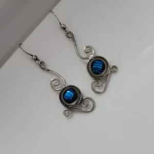 עגילי כסף 925 תלויים מעוצבים בשילובאבן כחולה יחודית