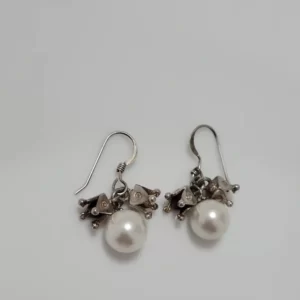 עגילי כסף 925 תלויים בשילוב פנינה ועיטורי כסף